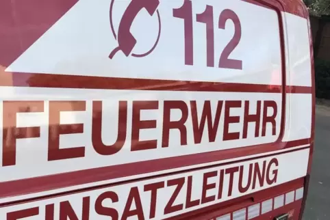 Verschiedene Einsatzkräfte waren am Donnerstagabend auf dem Weg zur Airbase nach Ramstein Symbolbild: Hartschuh