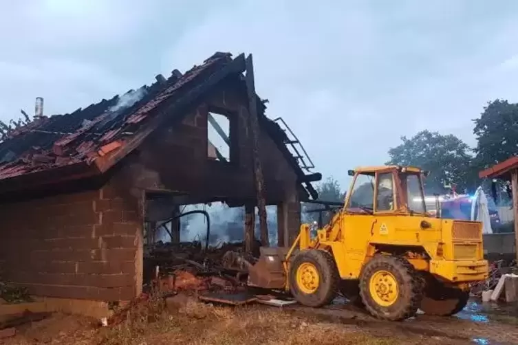 Brand einer Schreinerwerkstatt in Kleinsteinhausen.  Foto: Feuerwehr VG-Zweibr&uuml;cken-Land