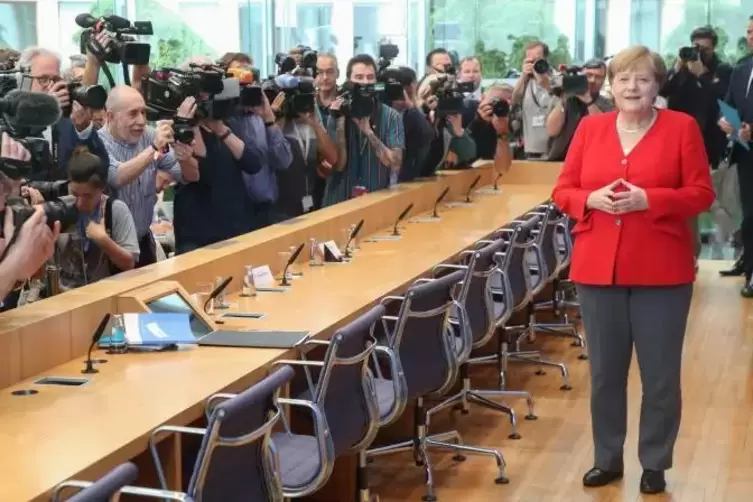 Im Mittelpunkt des Interesses der Journalisten stand Angela Merkel bei ihrer Pressekonferenz am Freitag. Foto: dpa
