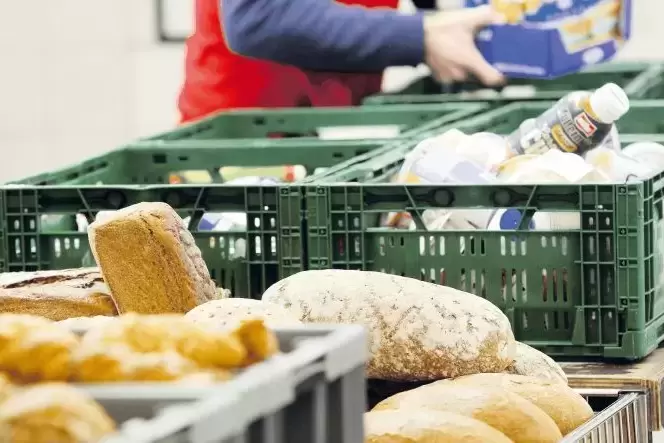 Lebensmittel, die abzulaufen drohen, werden häufig an die Tafeln gespendet. Lebensmittel, die abzulaufen drohen, werden häufig an die Tafeln gespendet.