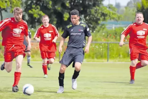 In der Runde der Behinderten-Werkstätten (hier in Schwarz das Dürkheimer Lebenshilfe-Team gegen Offenbach) spielen die Teams jew
