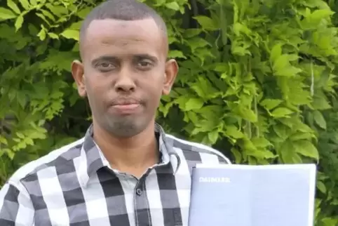 Abdu Ibrahim Sulemann hat einen unbefristeten Arbeitsvertrag in der Tasche.  Foto: Dudenhöffer