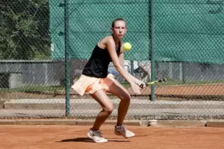 Sicherte sich mit einem deutlichen Sieg im Finale den Titel Stadtmeisterin: Lara-Sophie Grothaus vom TC Rot-Weiss Kaiserslautern