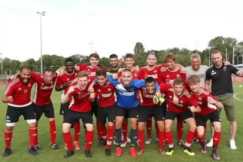 Stadtmeister nach Elfmeterschießen wurde der TSC Zweibrücken II.  Foto: Laborenz