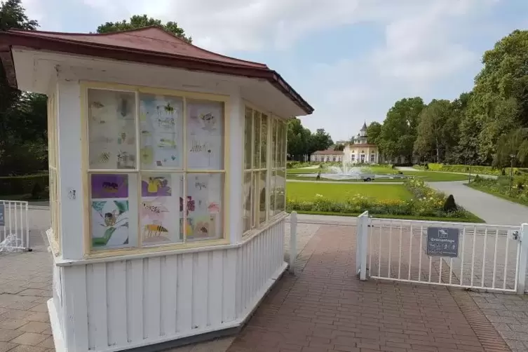 Sollen erhalten bleiben: die alten Kassenh&auml;uschen. In welcher Form, ist noch unklar. Foto: ier
