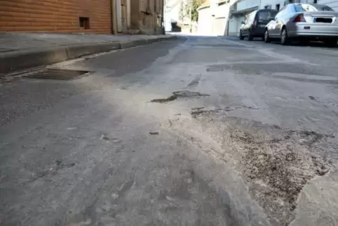 Die Lautertalstraße ist an vielen Stellen in einem katastrophalen Zustand. Foto: Sayer
