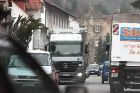 Auch in der Kurtalstraße in Bad Bergzabern wurde ein Auto mutwillig beschädigt.  Foto:  van