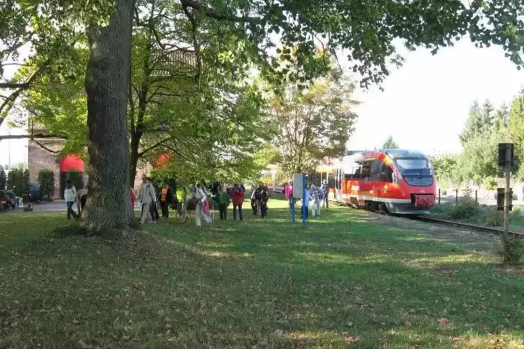 Der Haltepunkt G&ouml;llheim-Dreisen an der Zellertalbahn eignet sich gut als Ausgangspunkt f&uuml;r Wanderungen beispielsweise ins Eistal
