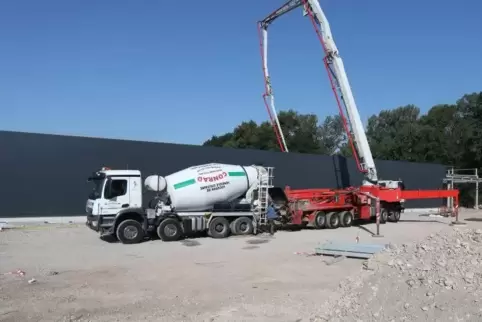 Der Discounter soll bis November 2019 fertig sein.  Foto: van