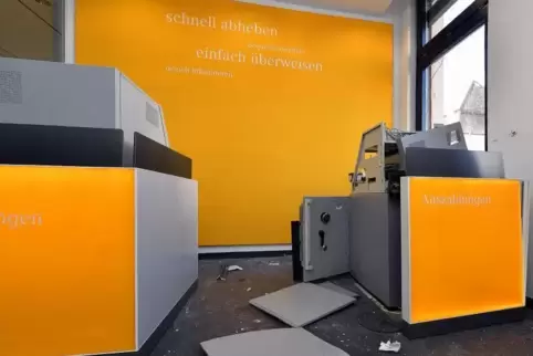 Erst am Mittwochmorgen hatten Unbekannte einen Geldautomaten in Neustadt gesprengt.  Foto: Mehn