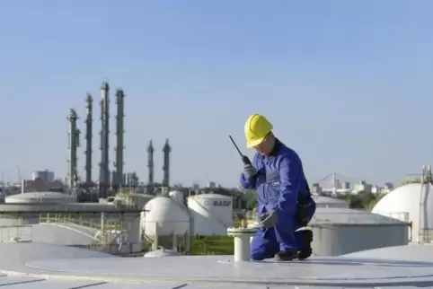 Im Werksteil Friesenheimer Insel des BASF-Verbundstandorts Ludwigshafen stehen 50 Tanks, die die Produktionsanlagen mit Einsatzs