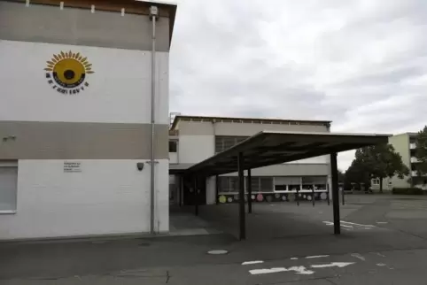 Mit Kosten von rund 350.000 Euro für die Schulhofsanierung rechnet die Stadtverwaltung. Foto: BOLTE