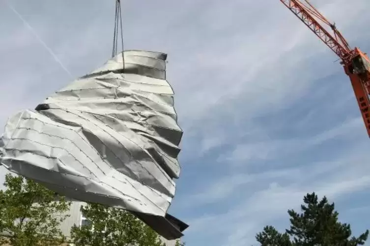 Was schwebt denn da? Ach, ein St&uuml;ck Dach.  Foto: Lenz