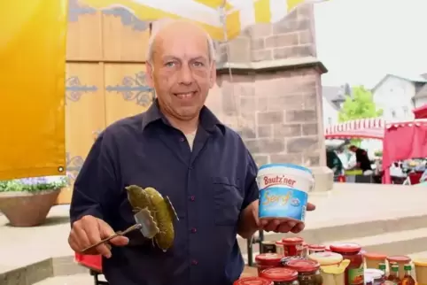 Andreas Müller ist auf Märkten in Baden-Baden, Gaggenau, Bühl oder Ettlingen unterwegs. Spreewaldgurken aus dem Fass und Bautzen