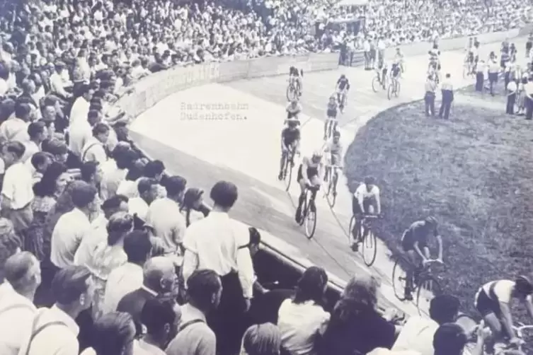 Sportbegeisterung in den 1950er-Jahren: die Radrennbahn.