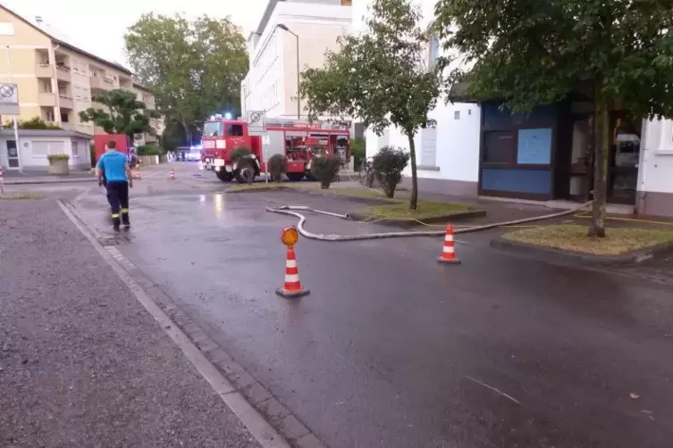 Die Festplatzstra&szlig;e in Winzingen: Auch dort liefen Keller voll. Foto: Feuerwehr