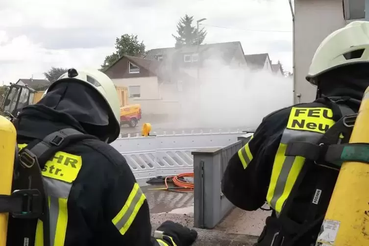 Parallel zu ihren zahlreichen Eins&auml;tzen wegen des Unwetters musste die Feuerwehr wegen des Gasalarms in Lachen-Speyerdorf ausr&uuml;c