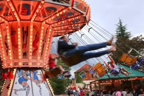 Zur Kerwetradition gehört das Kettenkarussel. Foto: Linzmeier-Mehn