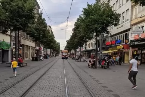 Die Breite Straße hat in den zurückliegenden Jahren unter einem Ladensterben gelitten.  Foto: os