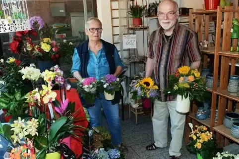 Margot und Robert Hess freuen sich auf den neuen Lebensabschnitt, obwohl sie ihren Laden auch vermissen werden.  Foto: Loeffel
