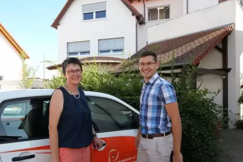 Sind glücklich über den Erweiterungsbau für die Sozialstation Limburgerhof: Schwester Ulrike Lahr und Christopher Kropp.  Foto: 