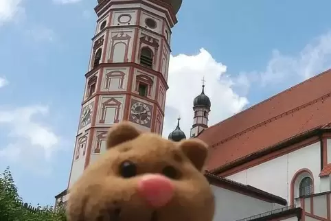 Nils vor der Wallfahrtskirche. Foto: ax