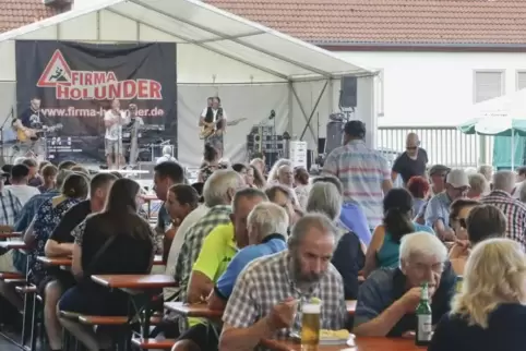 Musik, Gastronomen, Foodtrucks oder Rundgänge durch den Betrieb: All das gibt es am Sonntag beim Brauhof-Fest von Bischoff in Wi