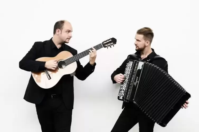 Mit Gitarre und Akkordeon bietet das „Duo Accordarra“ eine ungewöhnliche Kombination. Foto: Kaupo Kikkas