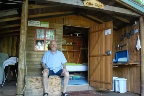 Lothar Klein betreibt in der Schlesienstraße 11 in Niederauerbach die Villa Dora, eine einfache Unterkunft für Pilger.  Foto: Mo
