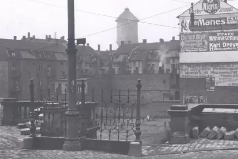 Im Hemshof – hier der Blick vom Viadukt in die Hartmannstraße vor 1914 – kam es regelmäßig zu Wirtshausschlägereien.  Foto: Stad