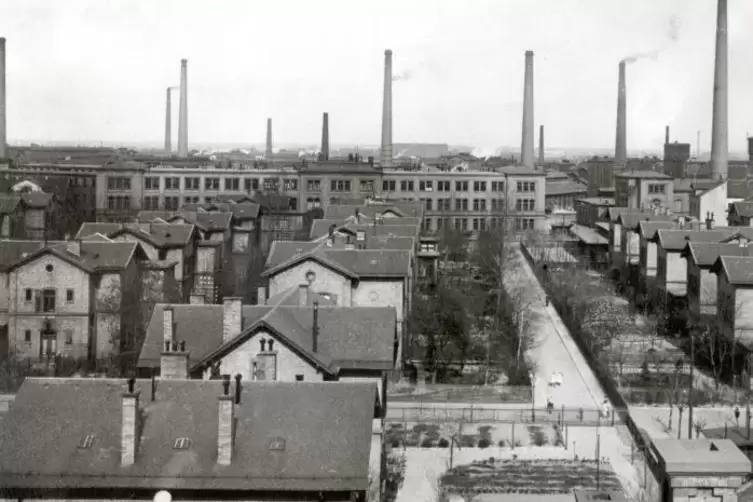 Sieben Menschen auf 70 Quadratmetern: F&uuml;r damalige Zeit &ndash; hier eine Aufnahme vor 1914 &ndash; waren die Werkswohnungen &ndash; attraktiv und