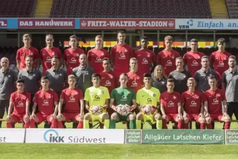 Die U17-Mannschaft des 1. FC Kaiserslautern: hintere Reihe (von links): Marc Berger, Fabian Schulz, Johannes Kläs, Henri Dorst, 