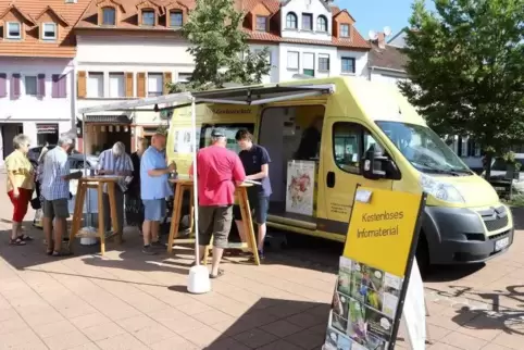 54 Brunnenwasserproben wurden zu Tests am Labormobil des VSR Gewässerschutz abgegeben. Foto: Iversen