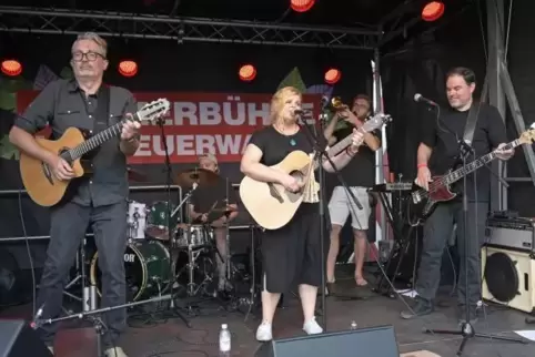 Eine eigenwillige Stilmischung: Tascosa bei dem Auftritt auf der Sommerbühne. Foto: KUNZ