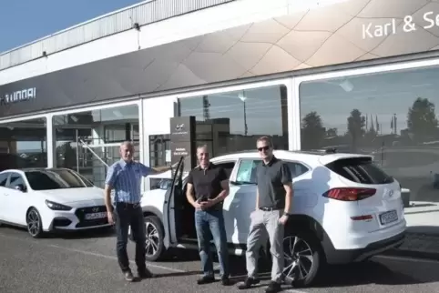 Der Pirmasenser Hyundai-Händler Karl & Sefrin zieht vom Blocksberg in die Zweibrücker Straße. Vor dem gemieteten Gebäude stehen 