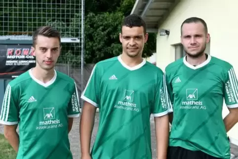 Neue Spieler in Gauersheim, von links: Marcel Henn, Marvin König und Spielertrainer Nico Rusterholz.  Foto: Stepan