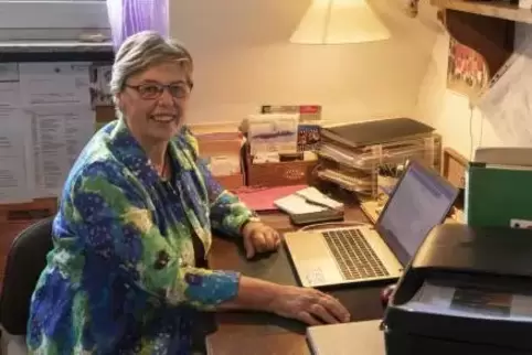 Mag’s ordentlich: Ingrid Stachs Schreibtisch ist immer aufgeräumt.   Foto: VIEW