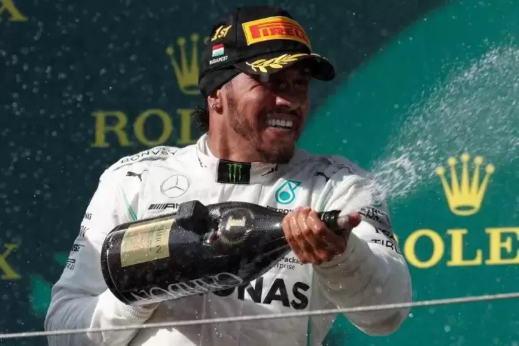 Flasche leer ... Lewis Hamilton siegt und siegt und siegt.  Foto: REUTERS