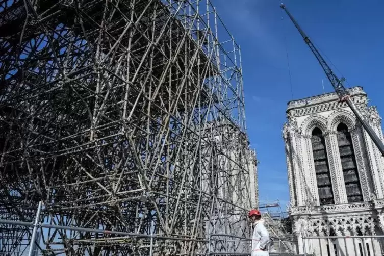 Kurze Pause: Die Restaurationsarbeiten an der Kathedrale sollen Mitte August wieder aufgenommen werden. Foto: Reuters