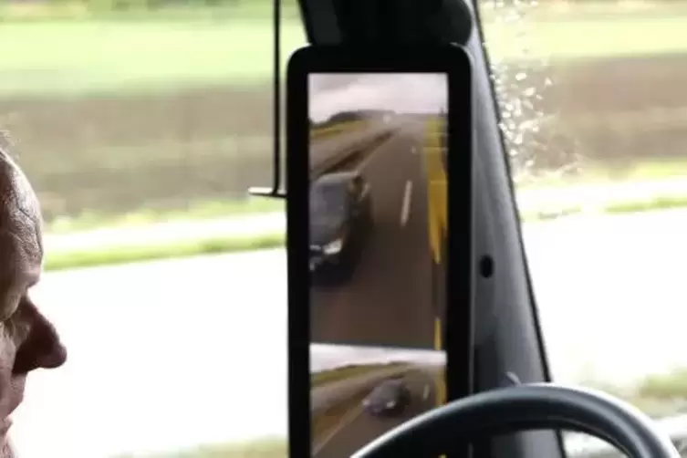 Daimler-High-Tech mit Kameras statt Spiegeln im Actros. Foto: van