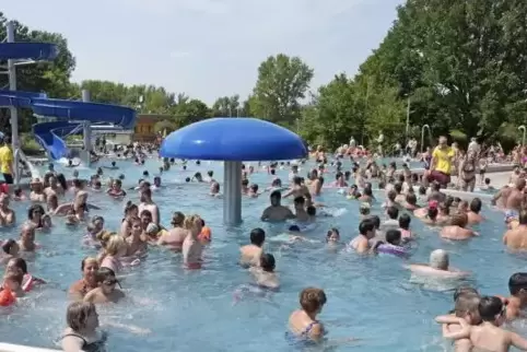 Sehr beliebt: das Freibad am Willersinnweiher. Foto: KUNZ
