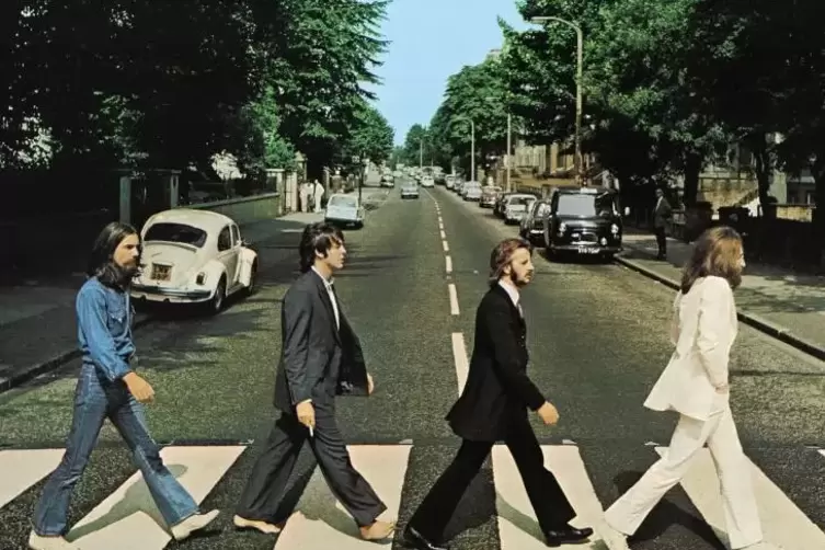 Das Original: George Harrison, Paul McCartney, Ringo Starr und John Lennon &uuml;berqueren den Zebrastreifen in der Abbey Road.  Foto