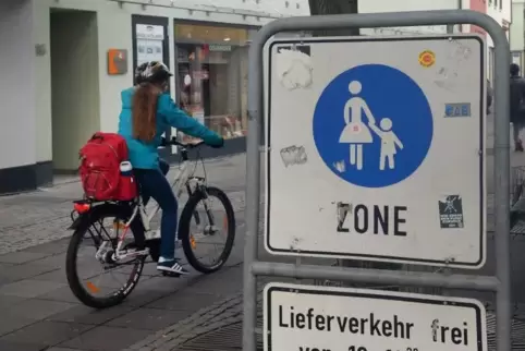 Für so manchen offen: die Neustadter Fußgängerzone. Foto: Mehn
