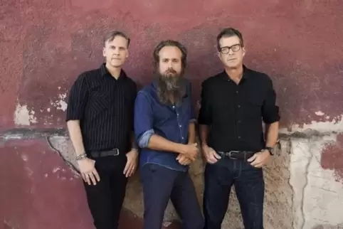 Spielen Musik der Grenze: Joey Burns (links) und John Convertino (rechts) von Calexico, gemeinsam mit Sam Beam alias Iron & Wine
