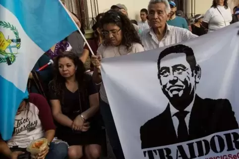 Demonstranten in Guatemala-Stadt werfen dem scheidenden Staatschef Jimmy Morales wegen des Asylabkommens mit den USA vor, er sei
