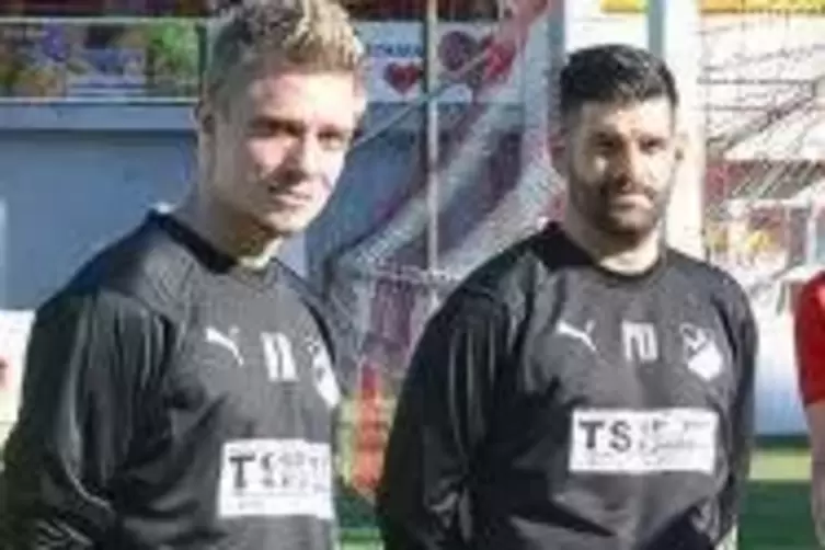 Vergangene Saison gemeinsam Spielertrainer in Eppenbrunn, am Sonntag Gegner: Niklas Kupper (links) und Florian Opitz. Foto: Seeb