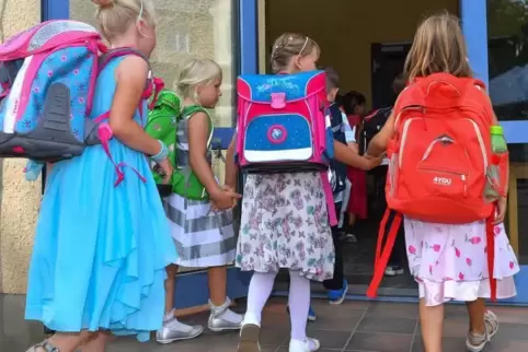 Jetzt wird’s ernst: Für viele Kinder im Landkreis wird es der allererste Schultag sein. Foto: Patrick Pleul/dpa