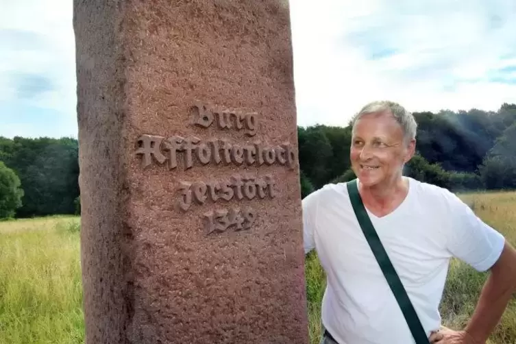 Klaus Feindel m&ouml;chte sein Alter nicht verraten. Daf&uuml;r h&auml;lt er sich f&uuml;r zu alt. Er lebt in Waldsee, ist verheiratet, Vater von dr