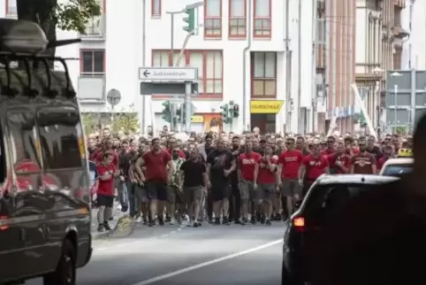 Wurde aus Sicherheitsgründen vorübergehend gesperrt: der Zugang zum Elf-Freunde-Kreisel.   Foto: VIEW