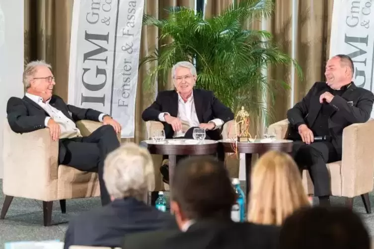 Talk beim Firmengeburtstag: Frank Elstner (Mitte) mit Michael Gro&szlig; (links) und Gunter Mohr. Foto: IGM